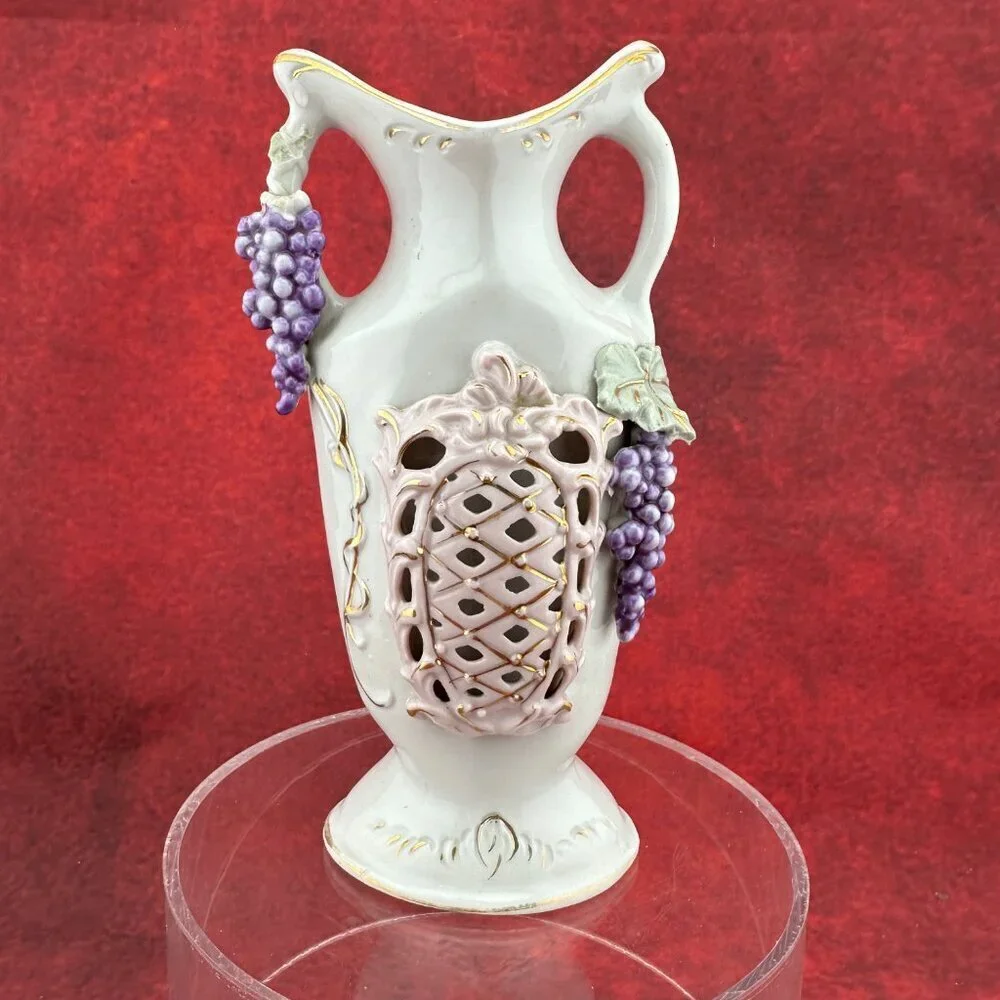 VINTAGE VICTORIAN-STYLE PORCELAIN VASE PURPLE GRAPES GOLD GILDING, MARKED 52/127